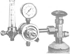 Combination regulator and flowmeter