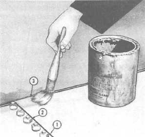 Applytng sealing compound to the bottom chimes of the staves